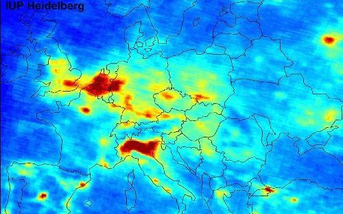 ZEIST â€“ De Randstad, Vlaanderen en het Ruhrgebied hebben van alle gebieden in Europa het meest te lijden onder vervuiling door stikstofdioxide, zo blijkt uit deze recent vrijgegeven atmosfeerkaart. De kaart is eigendom van de Europese ruimtevaartorganis