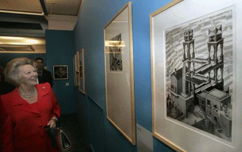 ROME â€“ Koningin Beatrix bezocht zaterdag een tentoonstelling van de Nederlandse graficus Maurtis Escher. Het bezoek vormde de afsluiting van haar driedaags bezoek aan de Italiaanse hoofdstad. Foto ANP