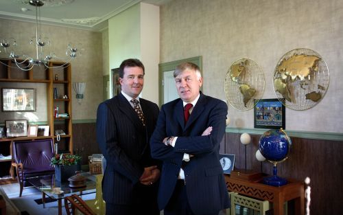 D. Blom en W. van den Brandt (r.) in de fraai ingerichte villa Rosmersholm in Lunteren. Een deel van het pand wordt gehuurd door het Silicon Polder Fund. Foto RD, Sjaak Verboom