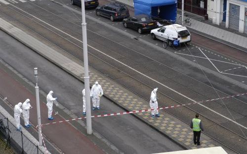 AMSTERDAM - De recherche doet sporenonderzoek op de plek in Amsterdam waar Theo van Gogh dinsdagochtend werd omgebracht. Foto ANP