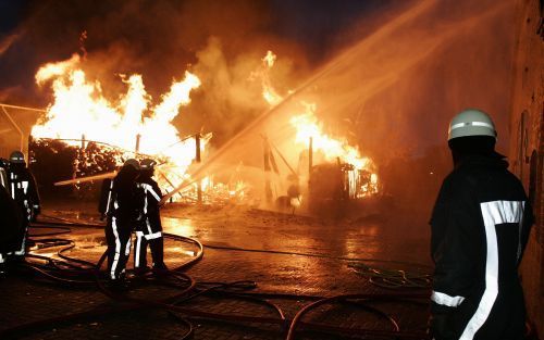 WESTENDORP â€“ Een onbekende heeft zondagochtend een loods in Westendorp in brand gestoken. Woordvoerder Anton de Ronde van de regiopolitie Noord Oost Gelderland schrijft de brand op het conto van de in de omgeving actieve pyromaan. „We zitten nu op ruim 