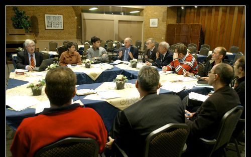 PUTTEN â€“ Prof. dr. W. Verboom leidde donderdag in Putten tijdens een studiedag over de missionaire gemeente een workshop over missionaire catechese. Foto RD, Henk Visscher