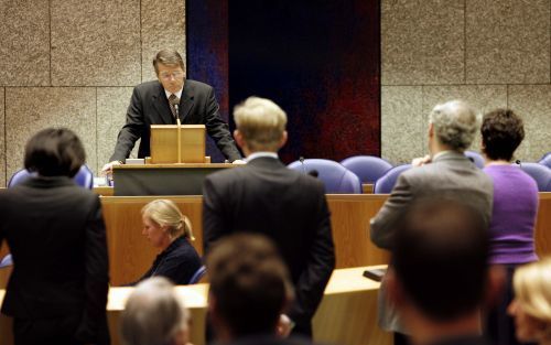 DEN HAAG - Minister Donner werd dinsdag aan de tand gevoeld over het kabinetsvoorstel om onderzoek te doen naar de juridische instrumenten om godslastering aan te pakken. Het ziet ernaar uit dat de Tweede Kamer het speciale artikel over smalende godslaste