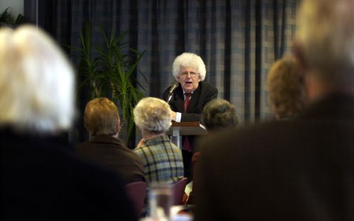 NIEUWERKERK A/D IJSSEL â€“ „Waarom zou je ouderen moeten bezoeken vanuit de kerk?” Onder andere deze vraag stond dinsdag centraal tijdens een studiebijeenkomst over ouderenpastoraat in Nieuwerkerk aan den IJssel. Ds. P. L. de Jong was een van de sprekers.