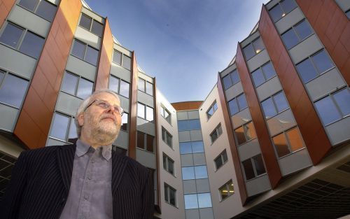 VLAARDINGEN - Architect Hans Treurniet: „Voorzover mogelijk proberen we flexibel te bouwen. Verder letten we sterk op de herkomst van bouwmaterialen en hergebruiken we grondstoffen zo veel mogelijk.” - Foto Joep van der Pal