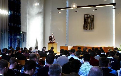 APELDOORN â€“ In Apeldoorn werd vrijdag de tweede en laatste dag gehouden van het symposium ”Over leesgedrag en leergezag”. Het symposium was belegd door de Theologische Universiteit Apeldoorn en de theologische faculteit van de Vrije Universiteit. Foto R