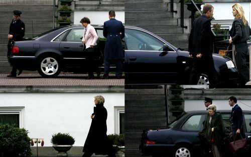 SOESTDIJK - De zieke prins Bernhard heeft dinsdag op paleis Soestdijk weer veel bezoek van familieleden gekregen.(Met de klok mee, vanaf linksboven: Prinses Margriet, prinses Maxima, koningin Beatrix en prinses Irene. - Foto ANP