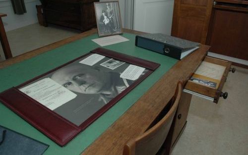 AALTEN â€“ Voorwerpen in het nieuwe museum van Aalten, dat vrijdag werd geopend, vertellen het verhaal van onderduikers. Foto: het bureau van de Duitse Ortskommandant. Foto Ruben Meijerink