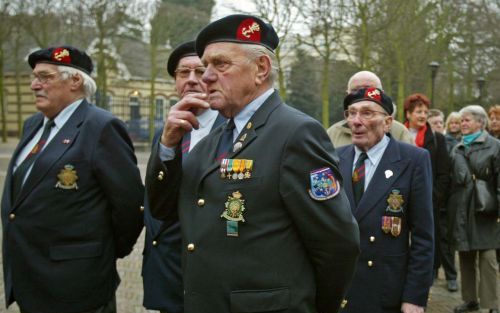 Onder de bezoekers van de baar waren ook veteranen. In vol ornaat. Foto ANP