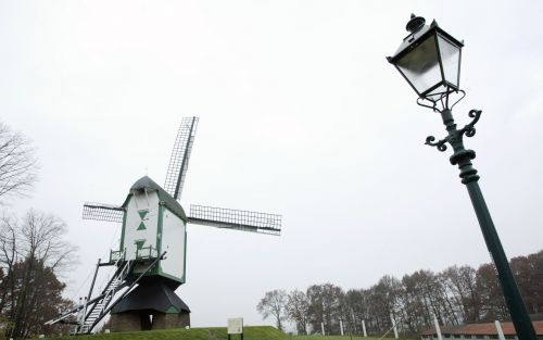 MELICK â€“ In het Midden Limburgse plaatsje Melick, bij Roermond, staat de enige Prins Bernhardmolen van Nederland. De molen uit 1937 is als gevolg van de situatie in Duitsland niet door de prins geopend, maar door de gouverneur van de provincie. De molen