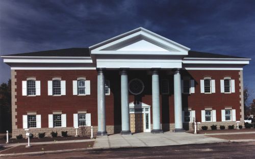 GRAND RAPIDS â€“ Het nieuwe pand van de Puritan Reformed Theological Seminary (PRTS) van de Heritage Netherlands Reformed Congregations (HNRC) werd woensdagavond in Grand Rapids tijdens een officiÃ«le plechtigheid in gebruik genomen. Foto RD