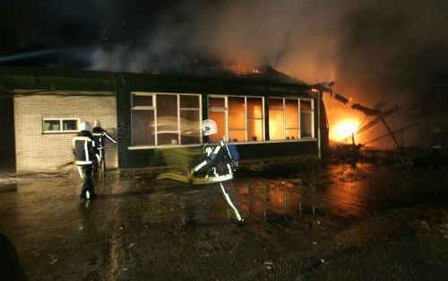 GELDROP â€“ In het Noord-Brabantse Geldrop woedde zaterdag een grote brand in een houthandel. De nabijgelegen wijk De Burght werd daarom zondag voor een groot deel van de dag afgesloten, omdat daar asbestdeeltjes waren terechtgekomen. Het gaat om witte as