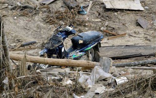 PHUKET â€“ Een teruggevonden brommer en een niet opgehaald paspoort. Dat zal de medewerkster van de Nederlandse ambassade zich vast herinneren als de naam ”Lange Wil” nog eens valt. Foto RD, Henk Visscher