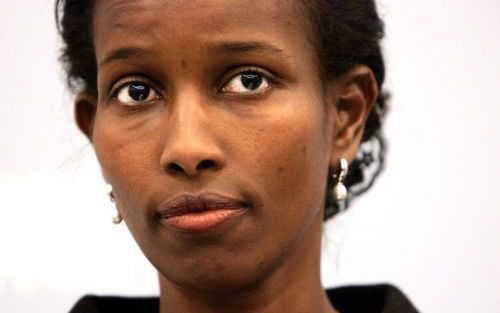 DEN HAAG - Het VVD-Tweede-kamerlid Hirsi Ali dinsdag tijdens haar persconferentie in perscentrum Nieuwspoort in Den Haag. Hirsi Ali, die sinds de moord op Theo van Gogh, 2 november vorig jaar, was ondergedoken omdat ze met de dood werd bedreigd, keerde di