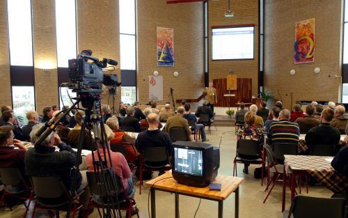 ZWOLLE â€“ In de vrijgemaakte Koningskerk in Zwolle werd donderdagmiddag een predikantenconferentie gehouden over het gebruik van nieuwe media in de kerk. Zo’n honderd vrijgemaakte, christelijke gereformeerde en Nederlands gereformeerde predikanten gaven 