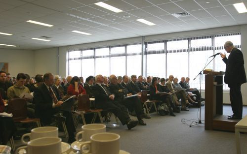 VEENENDAAL â€“ Ds. C. J. Meeuse, predikant van de gereformeerde gemeente te Apeldoorn, sprak zaterdag tijdens de wintercursus van de Stichting Studie der Nadere Reformatie (SSNR) over Jacobus Koelman, predikant te Sluis. „Het lijkt wel of er een vloek lig