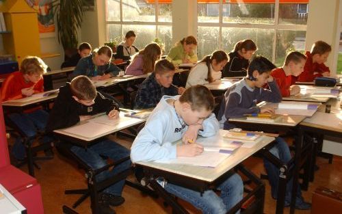 VLISSINGEN â€“ Ruim 163.000 leerlingen in de hoogste klas van de basisschool zijn begonnen aan de zogenoemde Cito toets of Eindtoets Basisonderwijs. Ook groep 8 van de reformatorische Graaf Jan van Nassauschool in Vlissingen zette zich vanmorgen aan de be