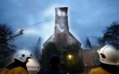 APELDOORN â€“ Gemeenten zwalken nog behoorlijk met brandveiligheidsvoorschriften voor kerken. Dat zeggen deskundigen, naar aanleiding van de plannen van de brandweer in Arnhem om in de plaatselijke Sint Walburgisbasiliek nog maar 125 bezoekers toe te late