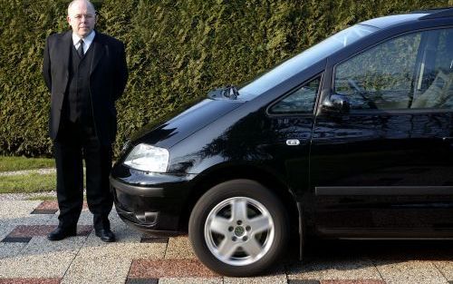 OLDEBROEK â€“ Hoewel de Volkswagen Sharan van ds. C. L. Onderdelinden een sportief karakter heeft, geeft de predikant weinig om de vele extra’s. „Bij aankoop kijk ik vooral naar functionaliteit. Door mijn rugklachten is een goede stoel met dito zithouding