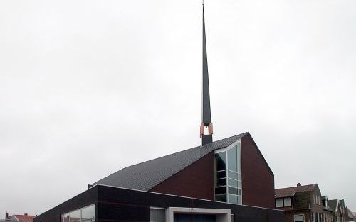 NIEUWERKERK â€“ Het nieuwe pand van de gereformeerde gemeente in het Zeeuwse Nieuwerkerk. Ds. A. J. Gunst opent de kerk woensdagavond. - Foto Architectenburo Fierloos BV