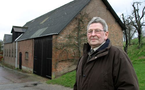 GIESSEN â€“ Op oudejaarsdag 1944 verloren geallieerde bommenwerpers boven Giessen een deel van hun last. Zes jongens kwamen hierbij om het leven. Alleen Arie Lievaart uit Brakel overleefde het drama. - Foto Jos Waltheer