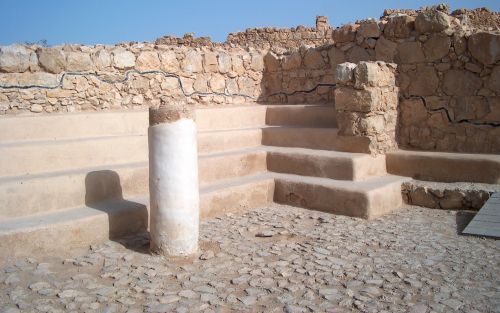 MASADA â€“ De synagoge van Masada was georiÃ«nteerd op Jeruzalem, waar tot het jaar 70 n.Chr. de tempel stond. Foto’s RD