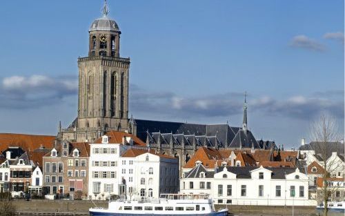 DEVENTER â€“ De LebuÃ¯nuskerk in Deventer bepaalt al honderden jaren de skyline van Deventer. Foto’s RD,&#61690;Henk Visscher