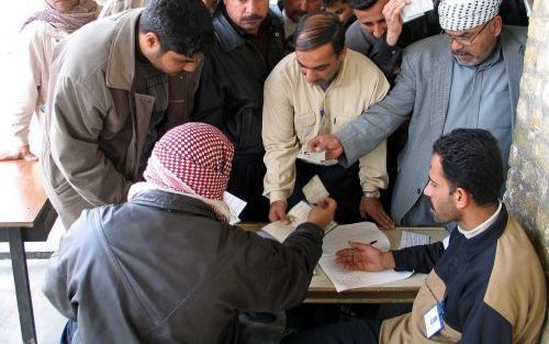 Irakezen tijdens de verkiezingen op 30 januari. Foto EPA