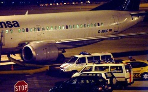 ZAVENTEM - Het vliegtuig met daarin zestig IraniÃ«rs. Vrijdagochtend is een einde gemaakt aan de bezetting van de Boeing. Foto EPA