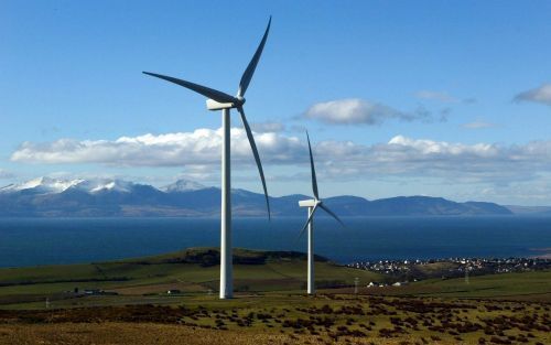 ARDROSSAN â€“ Het Schotse windpark in Ardrossan, sinds vrijdag volledig in gebruik. In het park staan twaalf windturbines van elk 100 meter hoogte. Het windpark levert elektriciteit aan 17.500 huishoudens. Foto EPA