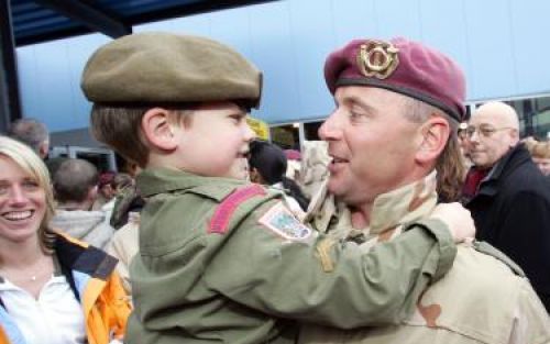 EINDHOVEN - Een eerste groep van ruim 150 Nederlandse militairen is maandag vanuit Irak teruggekeerd in Nederland. Foto ANP