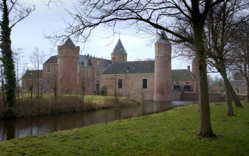 DOMBURG â€“ Mensen als Floris V en Karel V sliepen ooit in Kasteel Westhove bij Domburg. Foto’s Jaap Wolterbeek