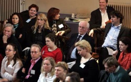 UTRECHT - Deelnemers aan het PvdA-forum zaterdag bijeen in Utrecht. Tijdens het Forum werd er ingegaan op actuele en bestuurlijke vernieuwingen. Onder de aanwezigen is ook Wouter Bos (r). Foto ANP