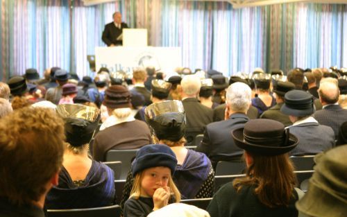 KAMPEN â€“ De traditionele ontmoetingsdag van stichting Balkanzending, zaterdag gehouden in scholengemeenschap Pieter Zandt te Kampen, trok ongeveer 600 bezoekers. Foto Jan Rozendaal