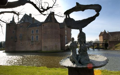 AMMERZODEN â€“ Een kunstwerk van Hanneke de Munck voor kasteel Ammersoyen. Foto Frank Trommelen