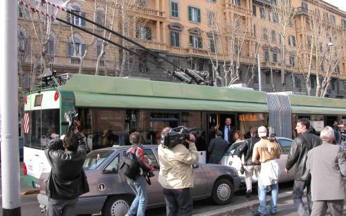 ROME â€“ De trolleybus is sinds vorige week terug in Rome. De laatste keer dat zo’n vervoermiddel centraal station Termini aandeed was 33 jaar geleden. Wat in het chaotische en rumoerige Rome vooral opvalt is dat de trolleybus vrijwel geruisloos is. Allee