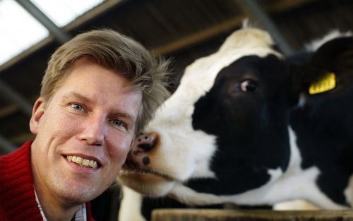 VORDEN â€“ Projectleider C. de Vries zoekt met stichting Courage naar vernieuwende ideeÃ«n binnen de melkveehouderij, een sector in zwaar weer. „We richten onze blik op 2025. Waar we dan staan weet niemand. Op dezelfde voet verdergaan biedt echter onvoldo