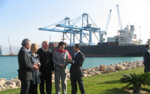 AIN SUKHNA â€“ Staatssecretaris Van Gennip van Economsche Zaken (r.) en minister Van Ardenne van Ontwikkelingssamenwerking brachten de afgelopen week met een Nederlandse handelsmissie een bezoek aan Egypte. Foto C. Hulsman