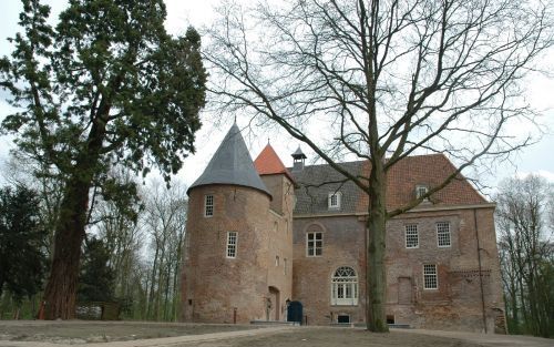 NEDERHEMERT â€“ Kasteel Nederhemert, met midden in de gevel het boograam van de grote zaal. Foto RD