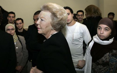 Na de moord op de cineast Theo van Gogh ging de Koningin naar een Marokkaans jongerencentrum in Amsterdam. Foto ANP