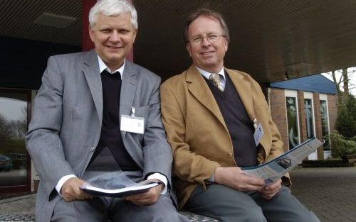 EMMEN â€“ In Emmen ging donderdag een driedaagse zendingsconferentie van de European Baptist Mission van start. Voorzitter dr. Helmut Rabenau (r.) en algemeen secretaris Hans Guderian benadrukken dat de inbreng uit de derde wereld nodig is om de kerk in h