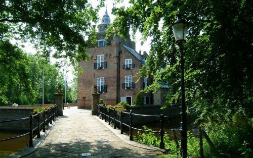 RENESSE â€“ In de Tweede Wereldoorlog maken de Duitsers van de toren een uitkijkpost. Foto’s Slot Moermond