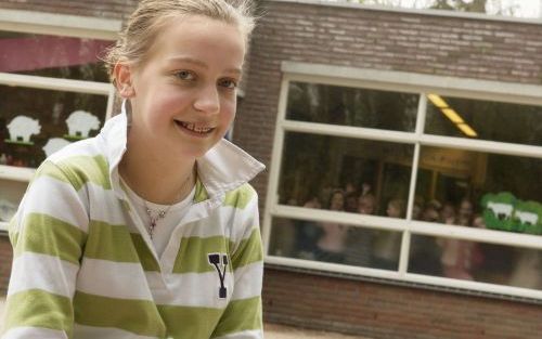 AMERSFOORT â€“ Uit handen van burgemeester A. van Vliet ontvangt MariÃ«lle Lagerwerf (13) uit Amersfoort morgen een lintje vanwege haar hulp in de klas en haar vrijwilligerswerk in een verzorgingscentrum. „Het is muisstil als ik de krant voorlees aan de b