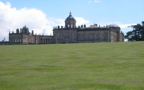 De bouw van het Engelse landhuis Howard Castle, begonnen in 1699, ging niet van een leien dakje. Het duurde een eeuw voordat het imposante bouwwerk in de heuvels van Yorkshire was voltooid.Foto RD