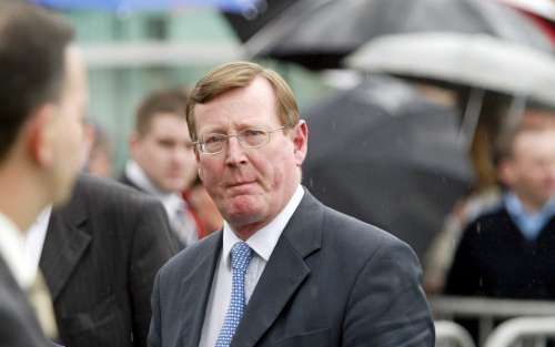 DUBLIN - De protestantse politicus en Nobelprijswinnaar David Trimble heeft zaterdag ontslag genomen als leider van de Noord-Ierse Ulster Unionist Party (UUP) vanwege zijn pijnlijke verkiezingsnederlaag. - Foto EPA