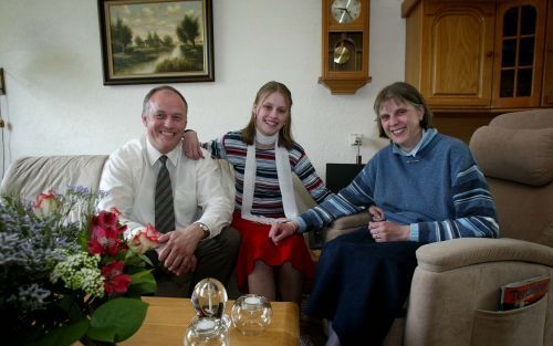 APELDOORN â€“ De familie De Waard uit Apeldoorn: vader Ad, dochter Jantine en moeder Heleen. Foto RD, Anton Dommerholt