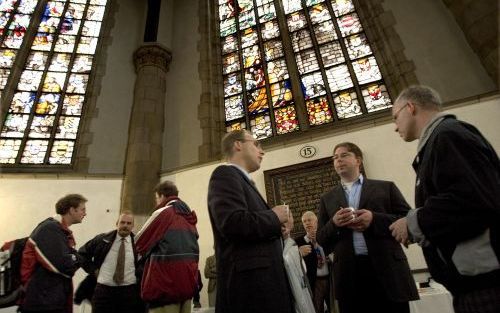 GOUDA â€“ Een tiental jonge predikanten bezon zich dinsdag in de Sint Janskerk in Gouda op de vraag hoe om te gaan met kritiek. „Durf gebreken te hebben, maar ga er wel serieus mee aan het werk.” De bijeenkomst was georganiseerd door de Confessionele Vere