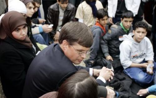 DEN HAAG - Premier Balkenende is dinsdag in Den Haag in gesprek met leerlingen over de Europese grondwet. Foto ANP