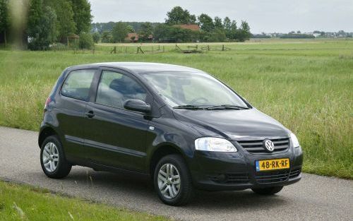 De Volkswagen Fox is een behoorlijk strak sturende, zuinige auto die een goede dosis comfort en relatief veel ruimte biedt. Foto’s RD, Anton Dommerholt