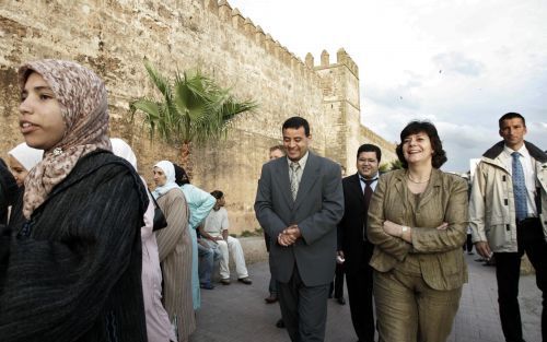 RABAT â€“ Minister Verdonk van Vreemdelingenzaken in het oude centrum van Rabat tijdens haar tweedaagse werkbezoek aan Marokko. Maandag deed ze een inburgeringsexamen op de Nederlandse ambassade. De minister slaagde. Foto ANP